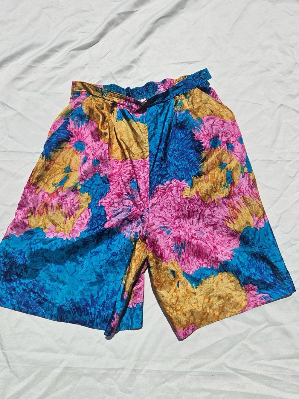 VINTAGE Vibrant Floral Print High-Waist Shorts
